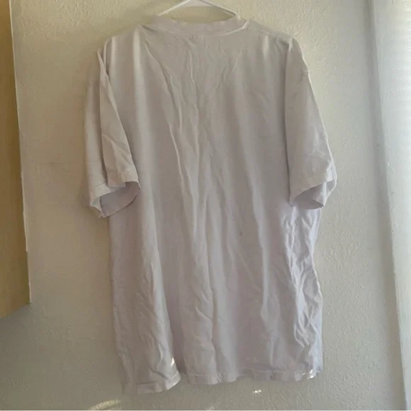 Graphic T-shirt - Picture 12 of 13